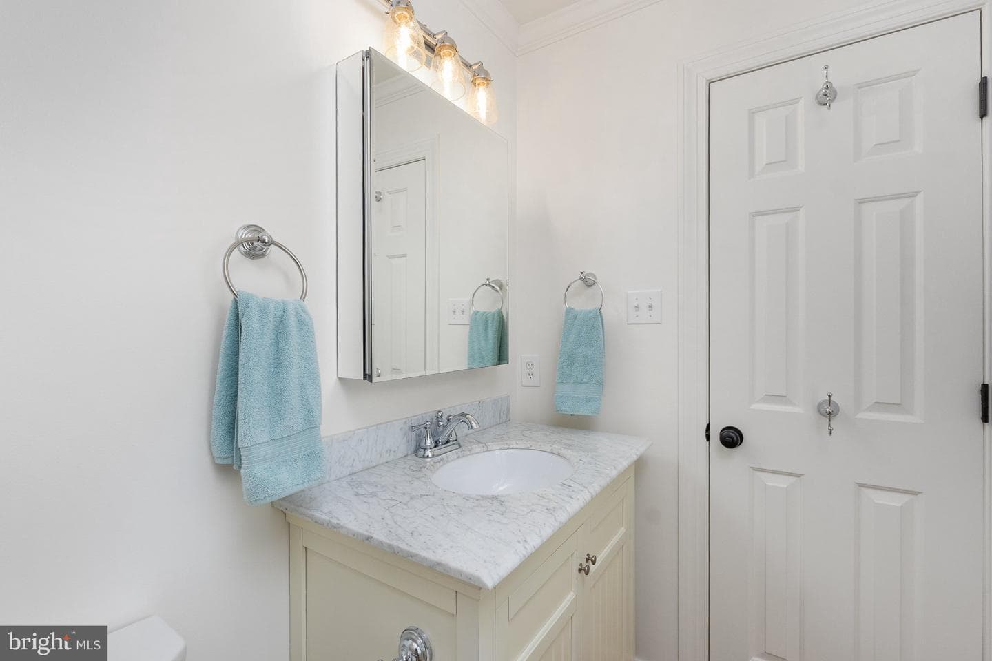 212 Camden Drive photo 32