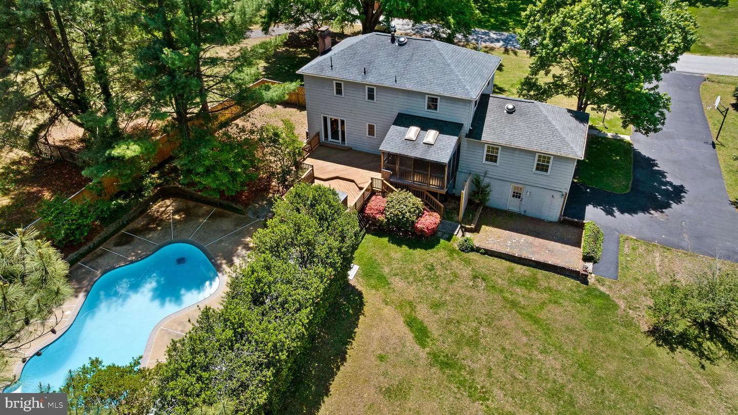 309 Ingleside Drive photo 8