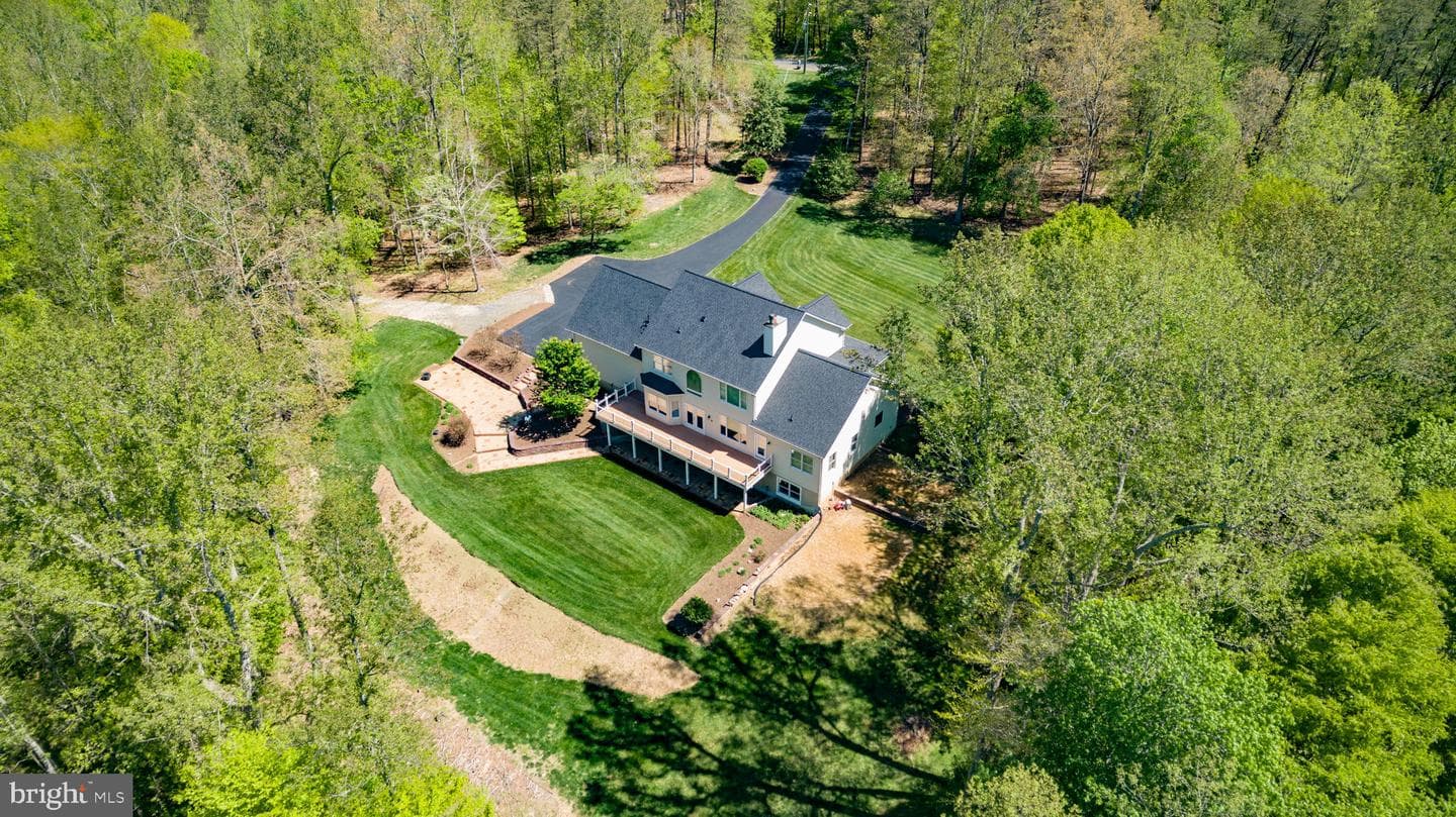 839 Queen Anne Drive photo 3