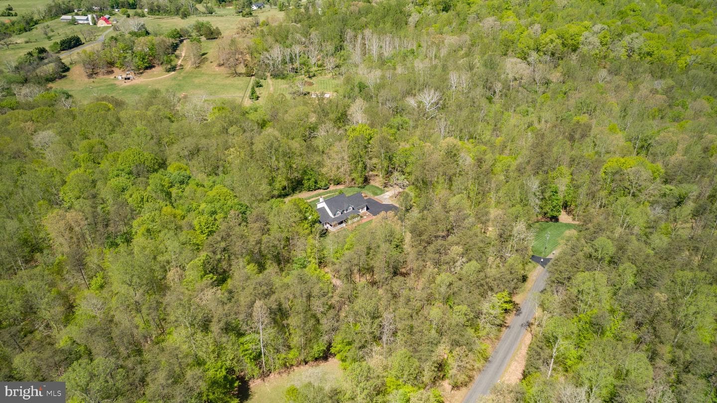 839 Queen Anne Drive photo 4