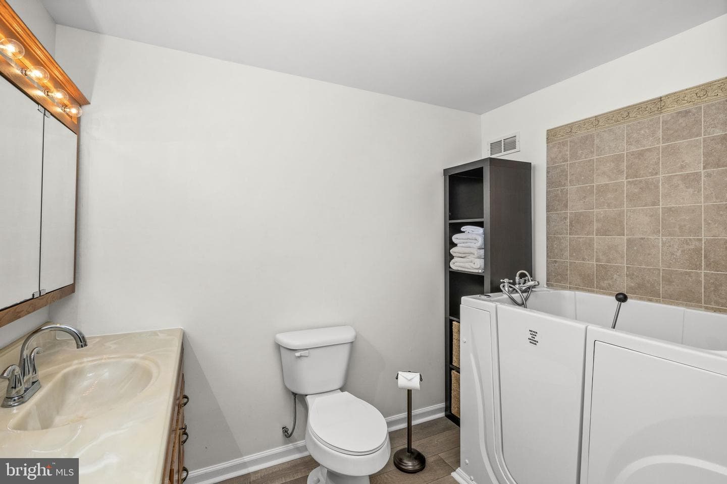 8 Queens Mill Court photo 53