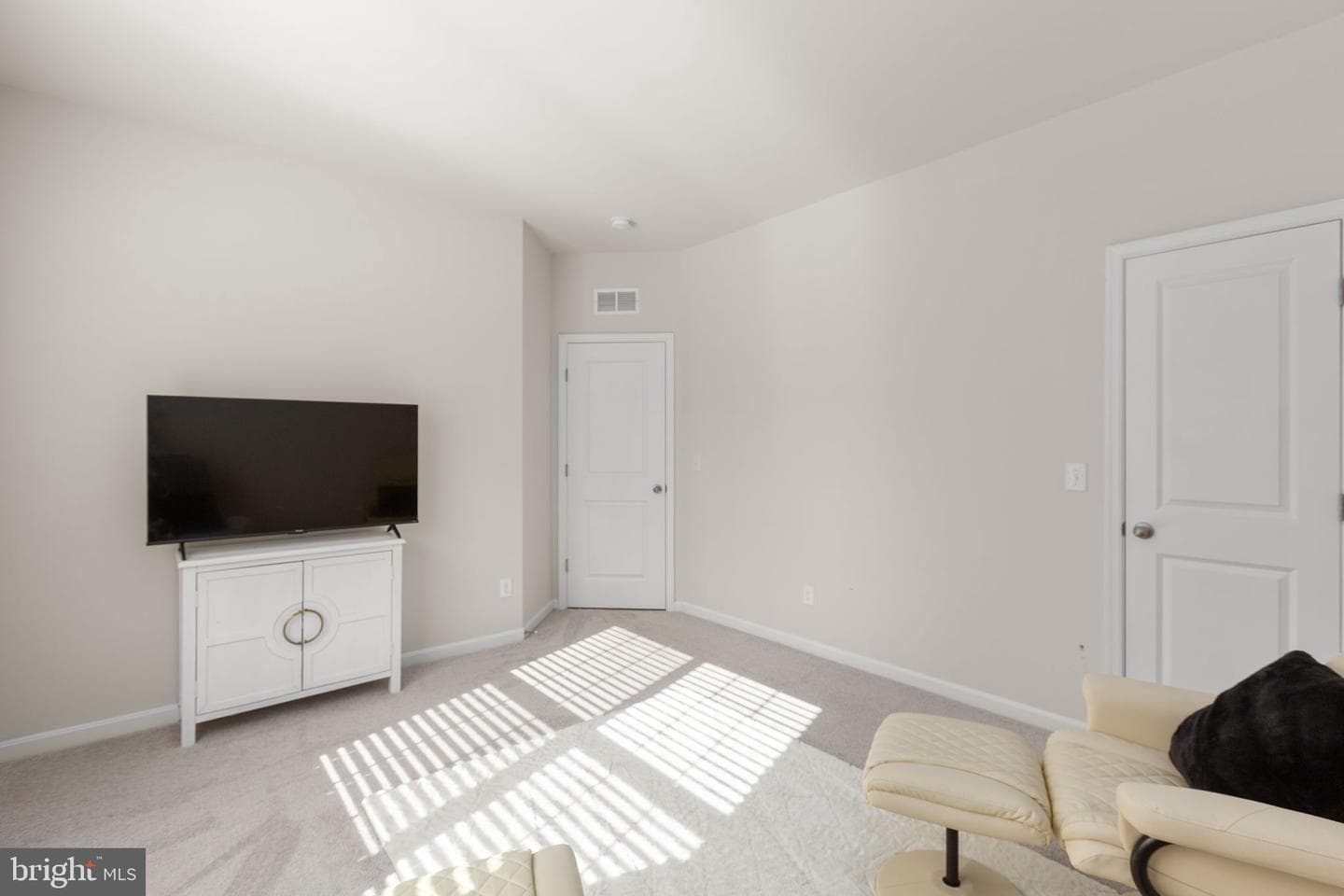 121 Brafferton Boulevard photo 39