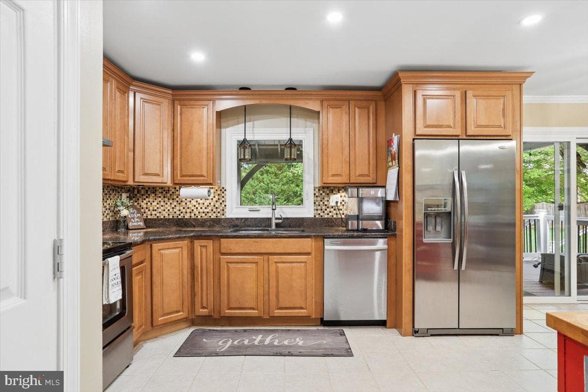 9 Clover Hill Drive photo 10