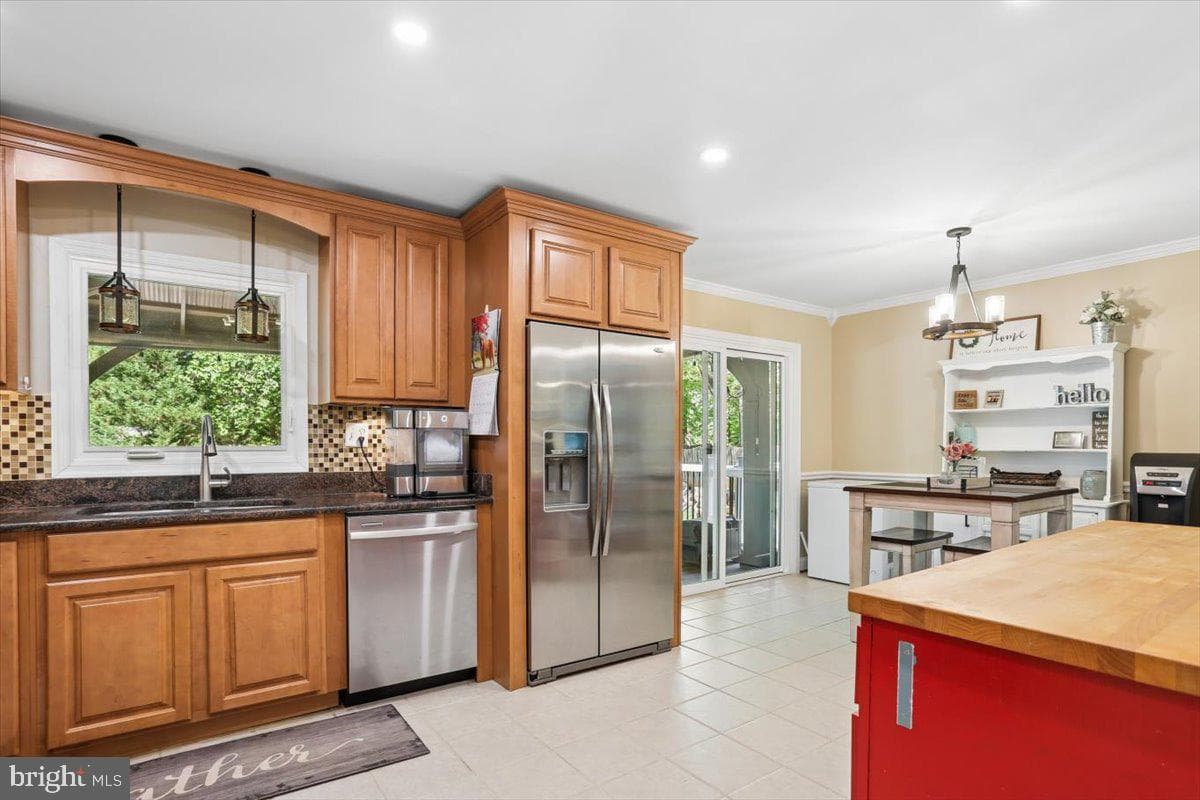 9 Clover Hill Drive photo 11