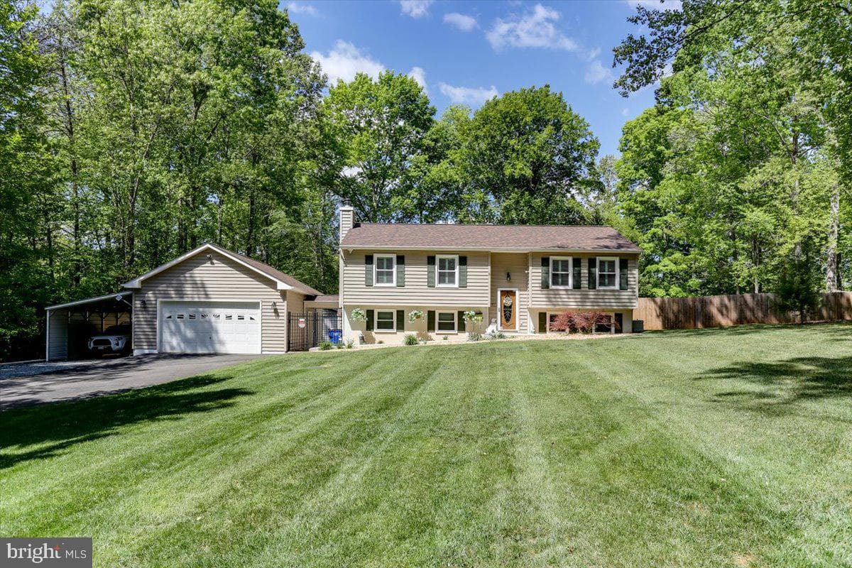 9 Clover Hill Drive photo 2