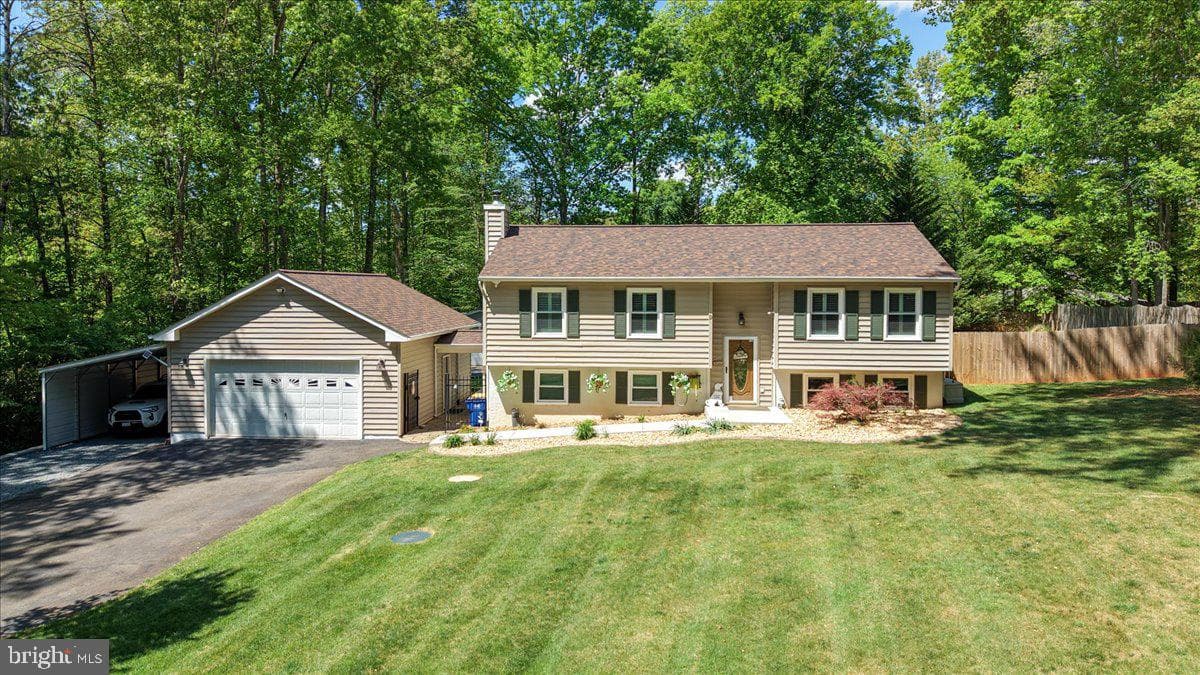 9 Clover Hill Drive photo 4