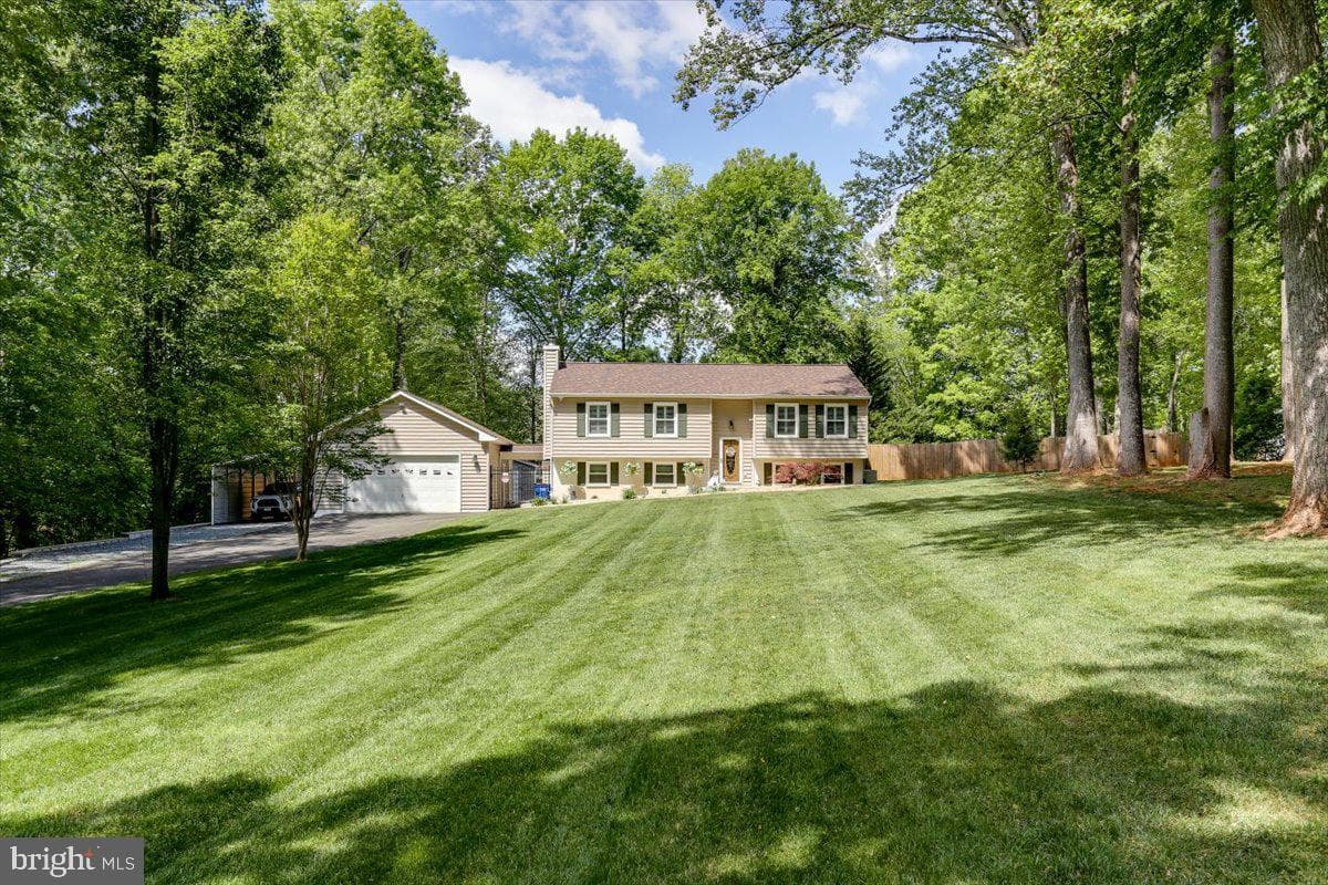 9 Clover Hill Drive photo 5