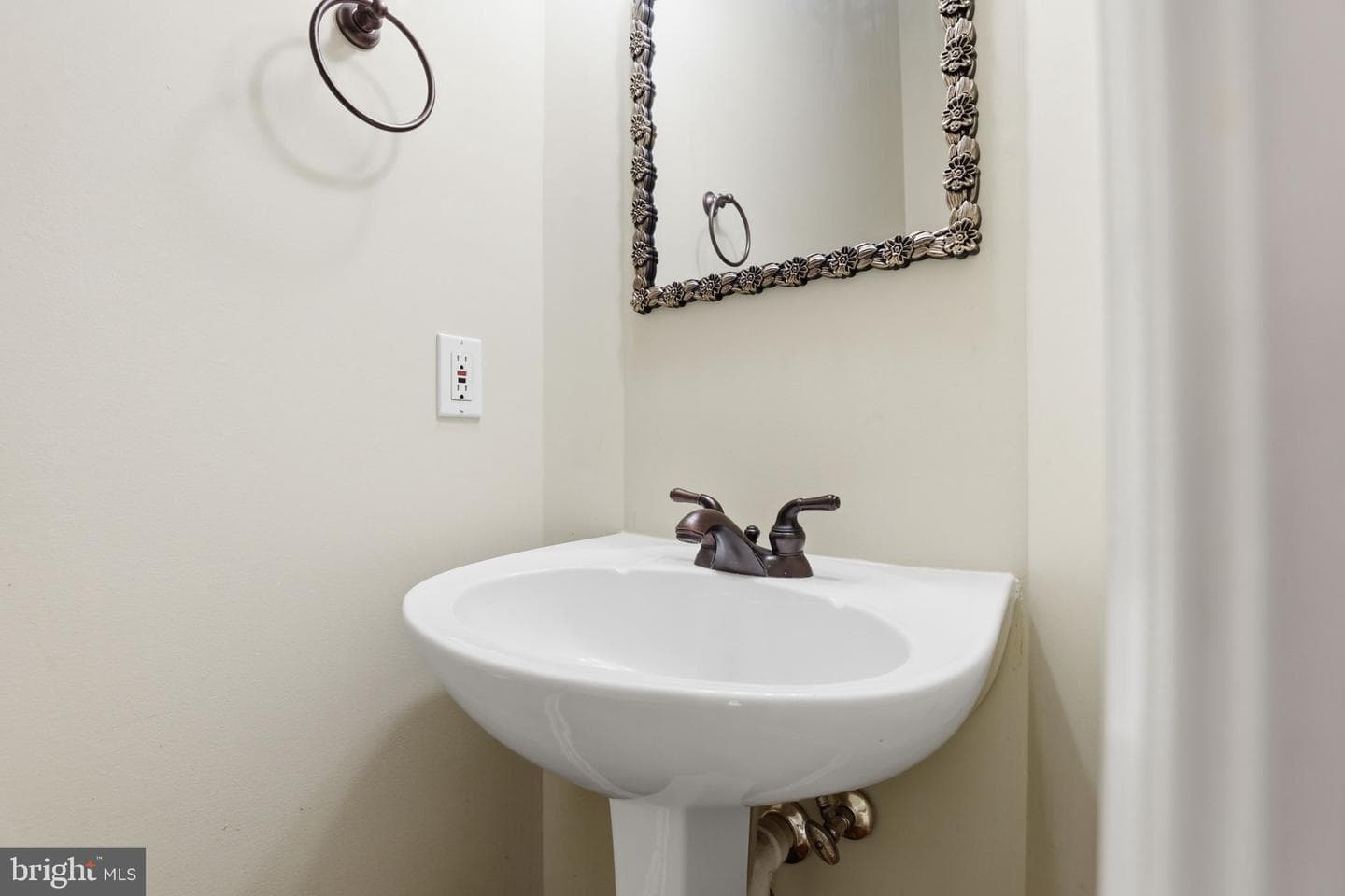 56 Monument Drive photo 25