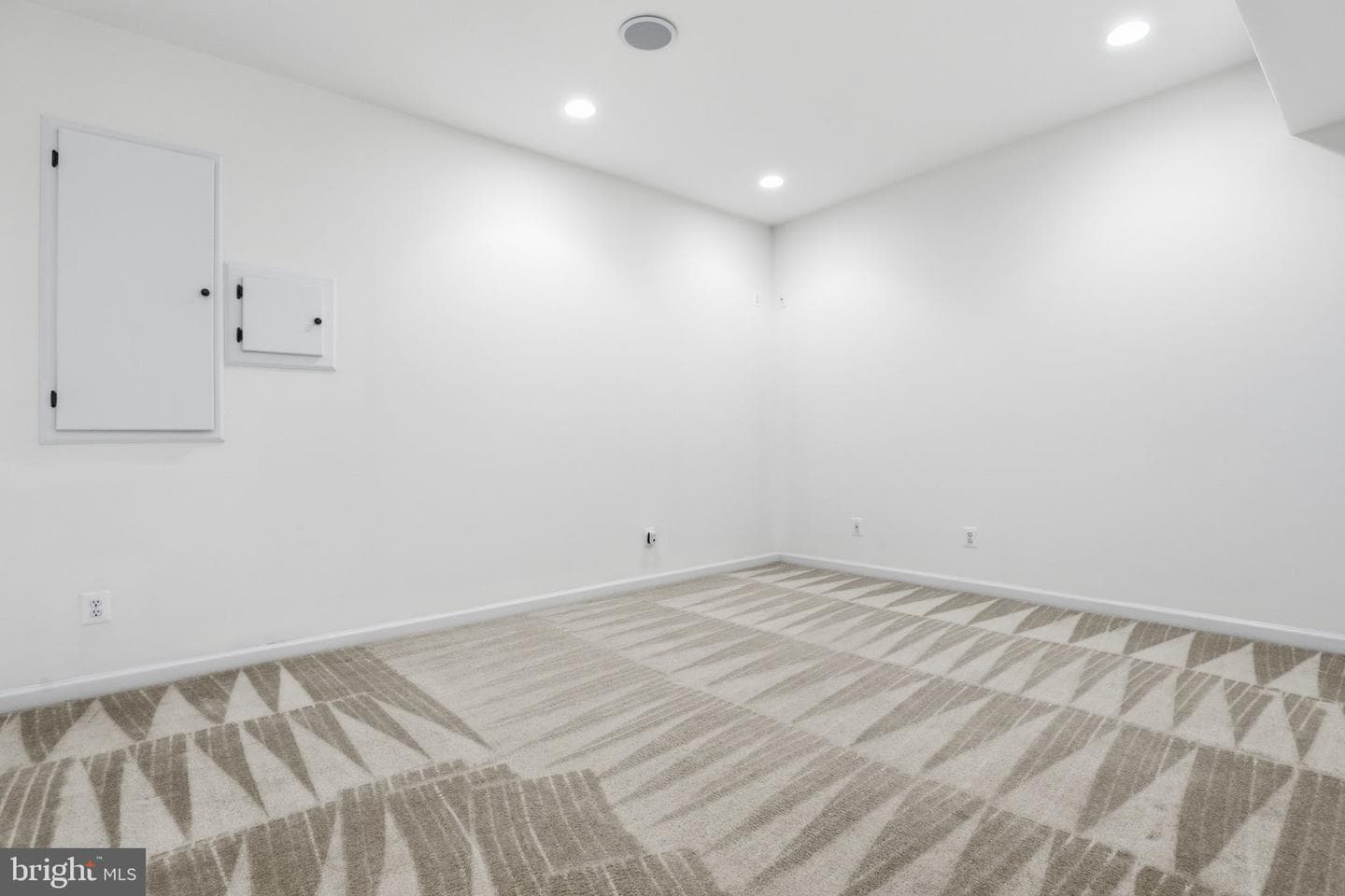 56 Monument Drive photo 42