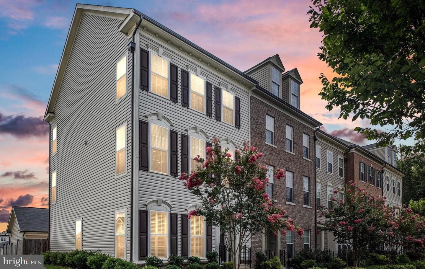 108 Apricot Street photo 2