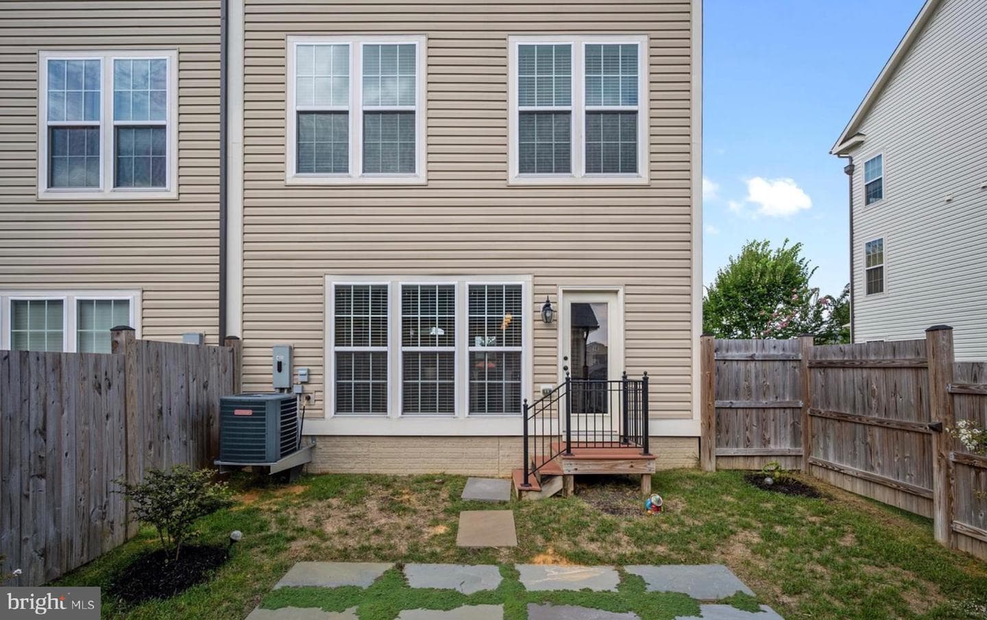 108 Apricot Street photo 8