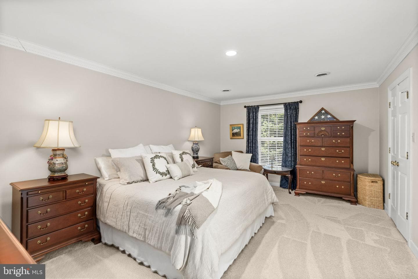 10 N Pointe Drive photo 21