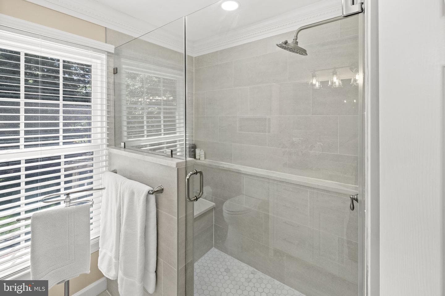 10 N Pointe Drive photo 25
