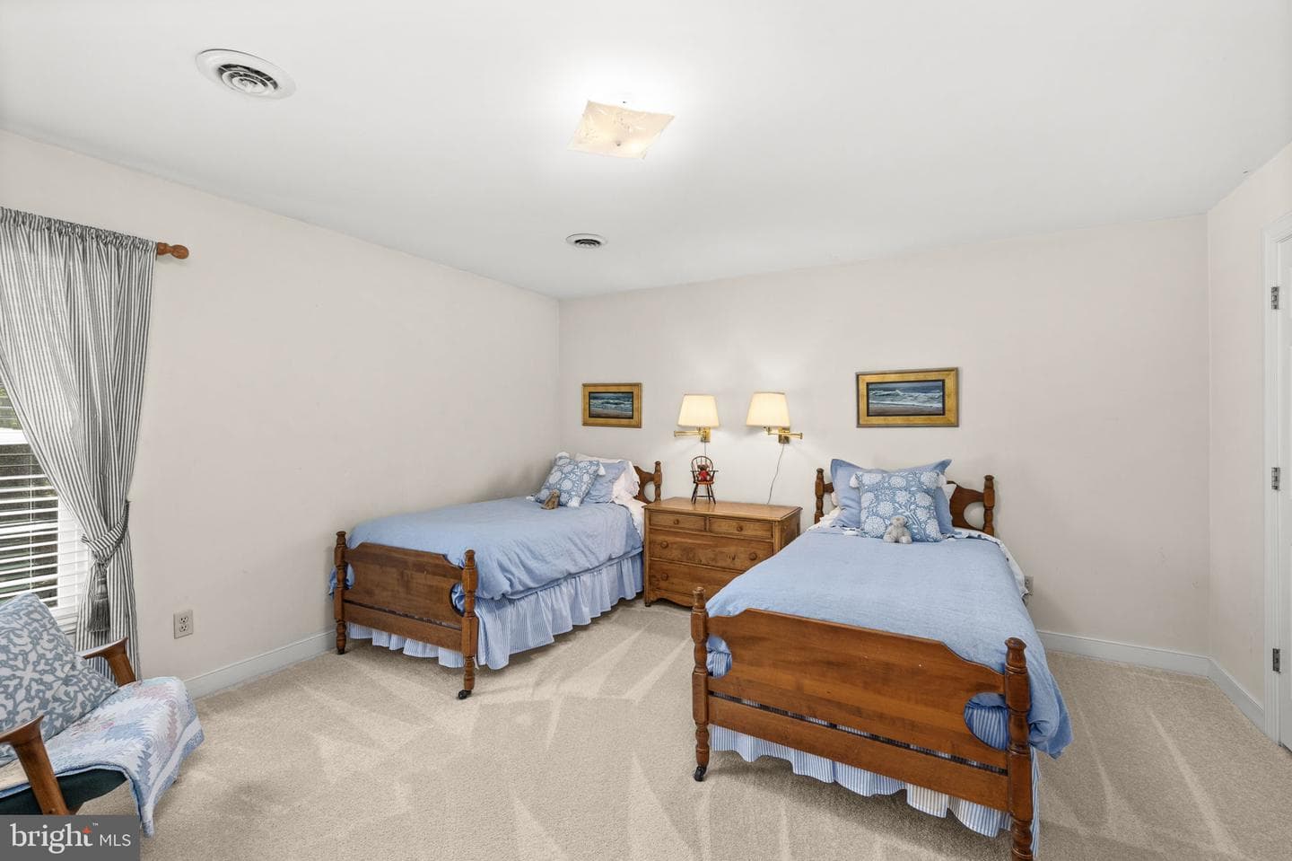 10 N Pointe Drive photo 28
