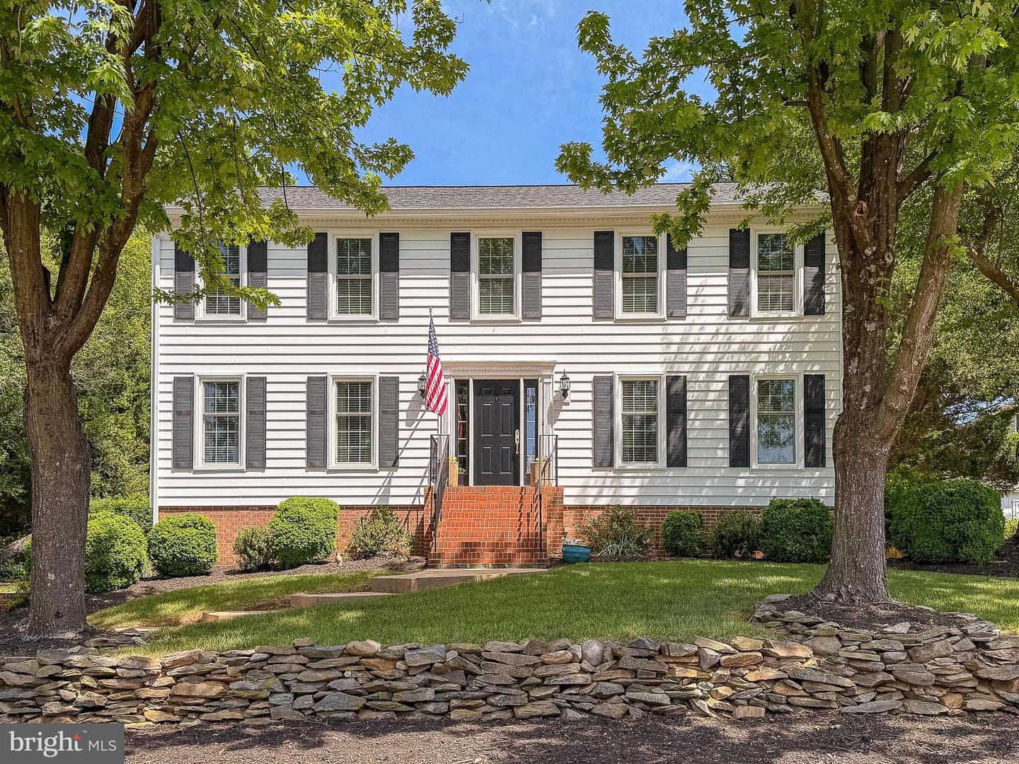 10 N Pointe Drive photo 3