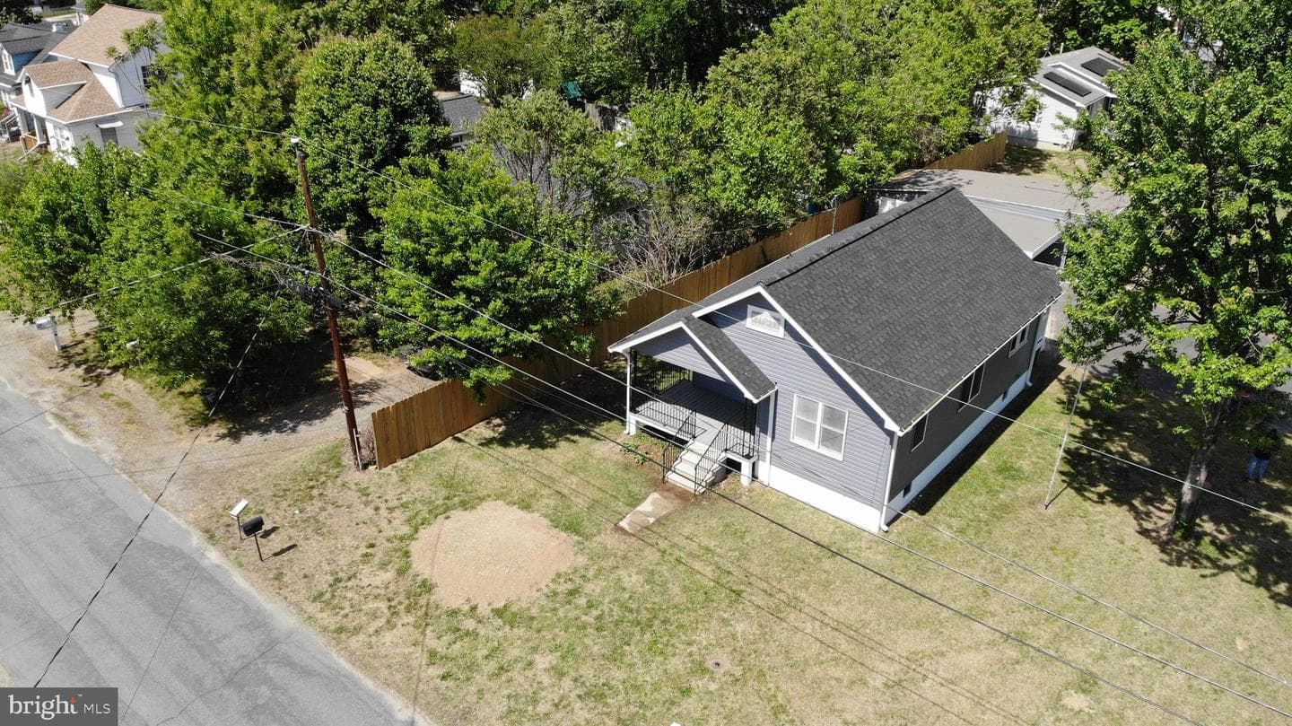 109 E Chatham Street photo 2