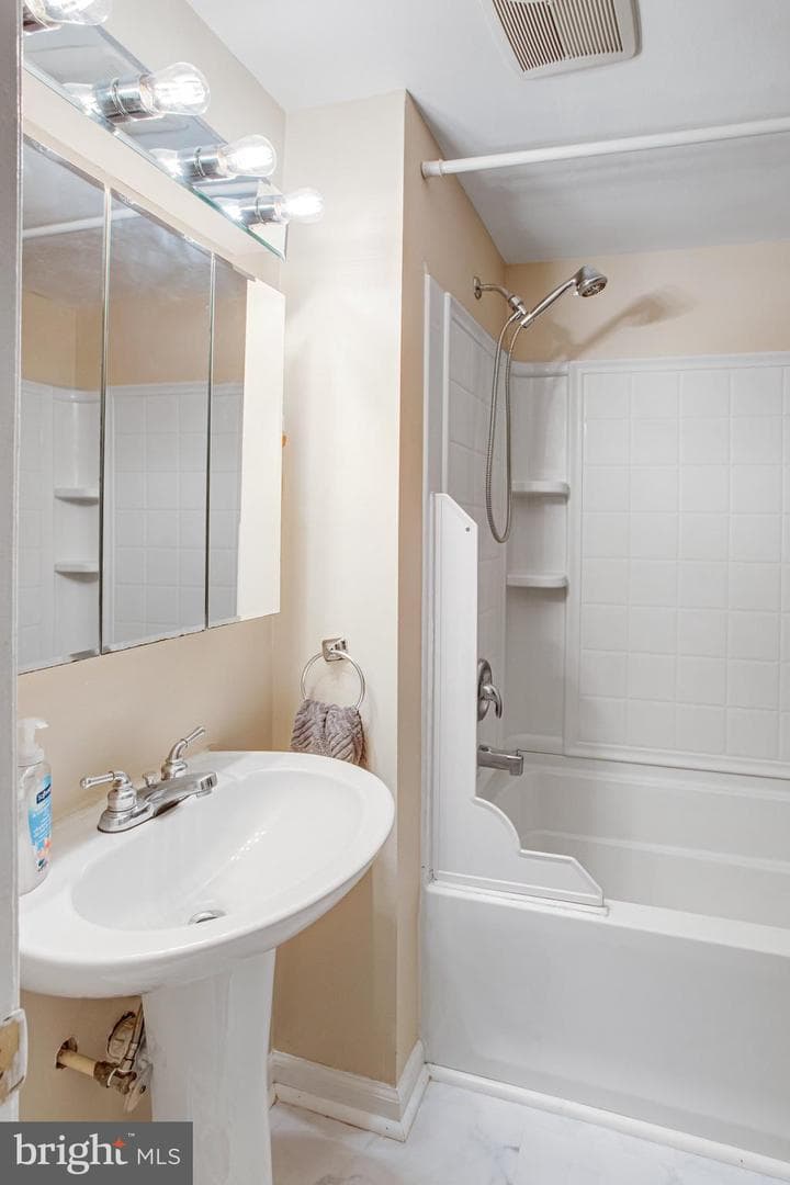 1047 Lakeview Drive photo 16