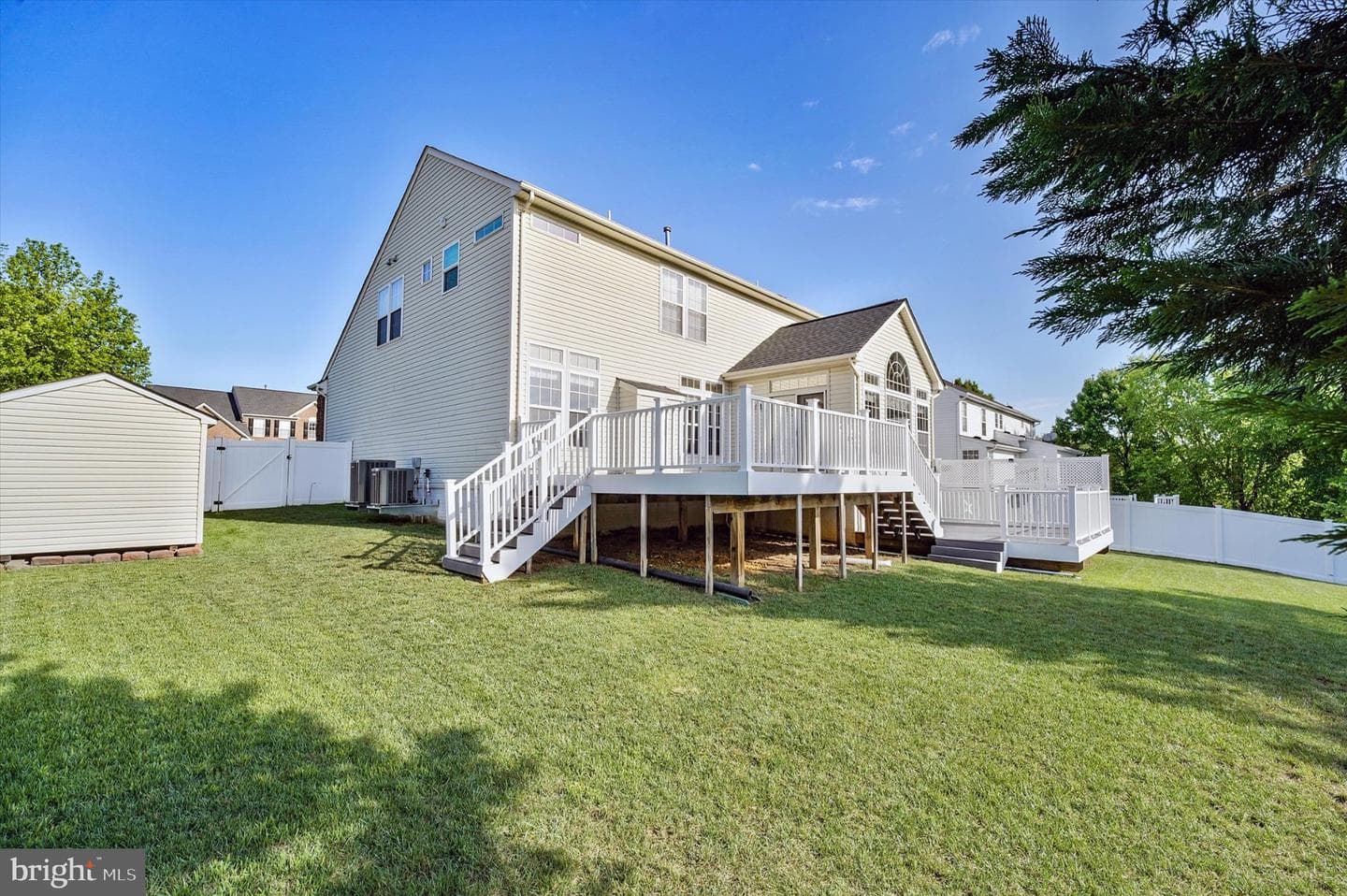 17 Kinross Drive photo 100