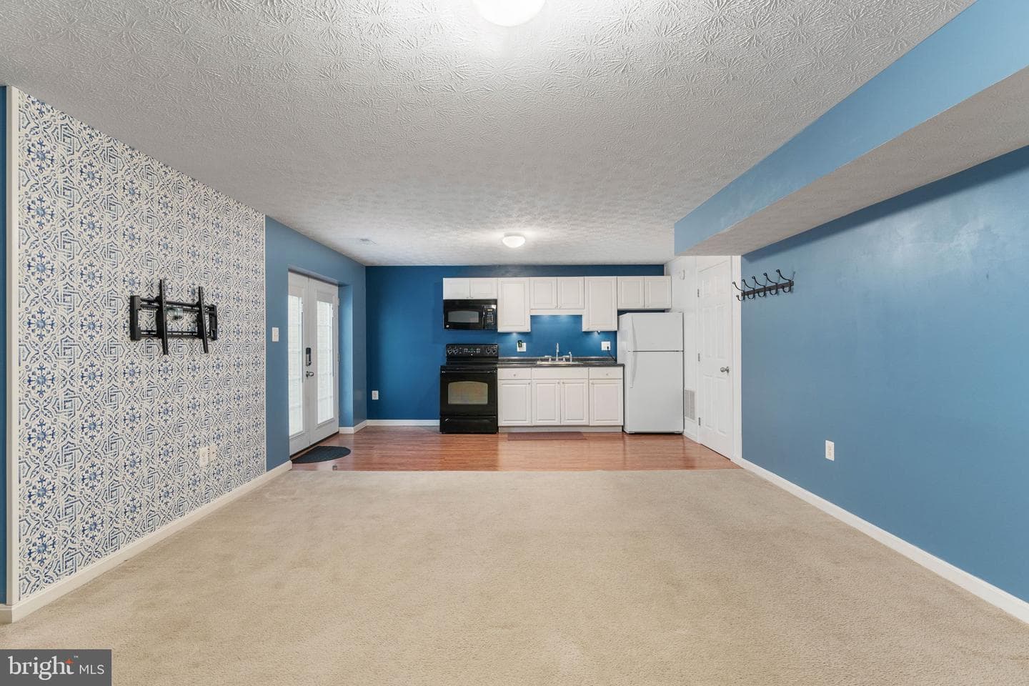 76 Landmark Drive photo 40