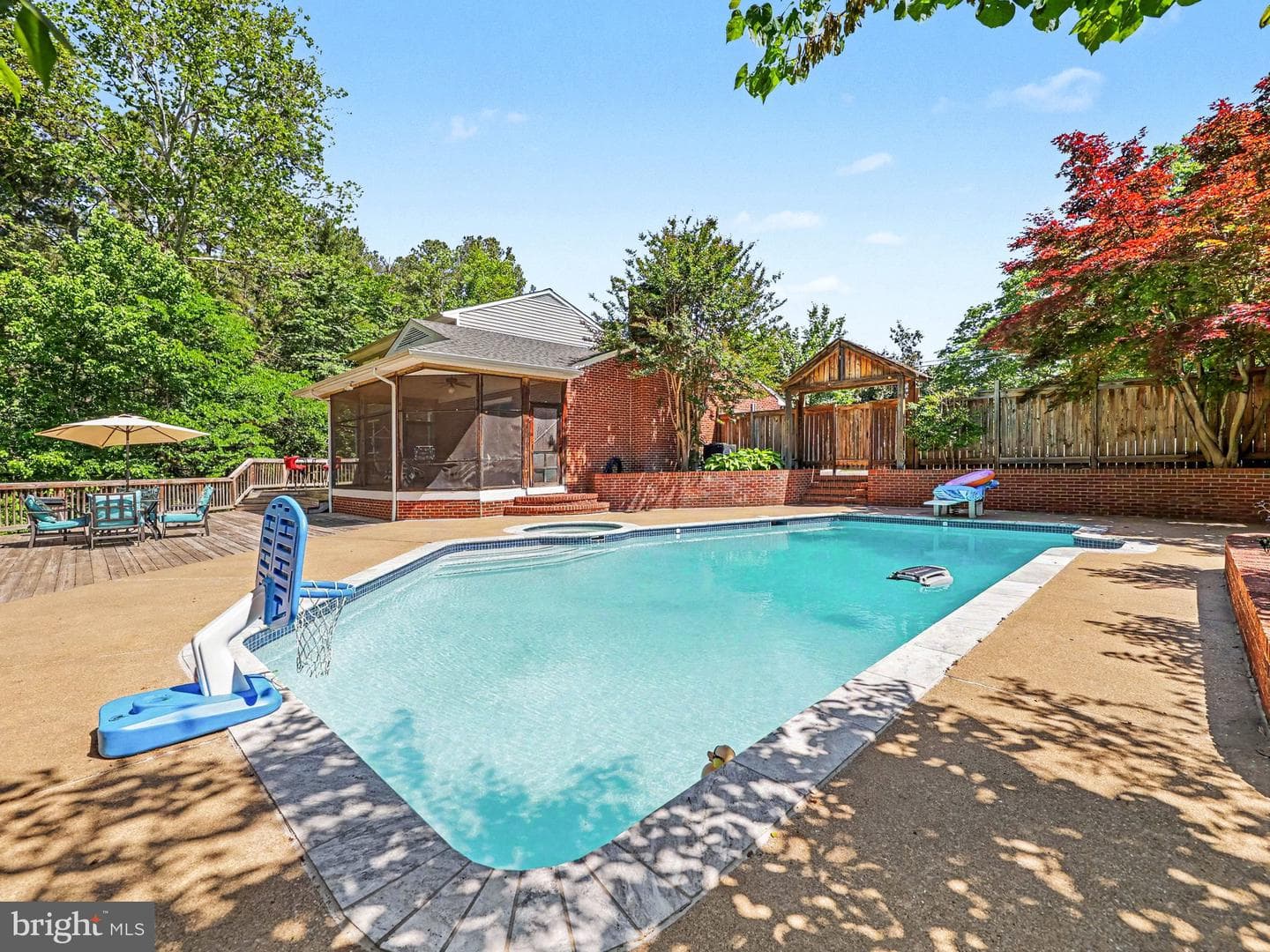 301 Greenwood Dr photo 3