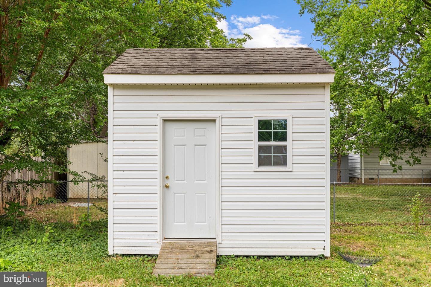 205 E Chatham Street photo 37