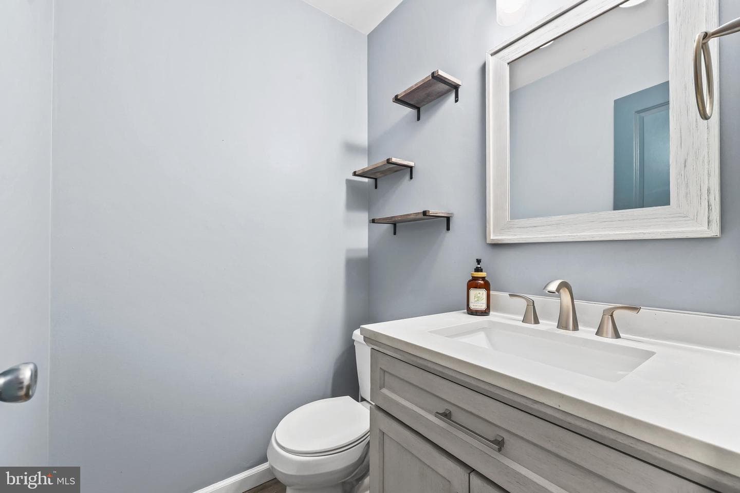 44 Kelly Way photo 17