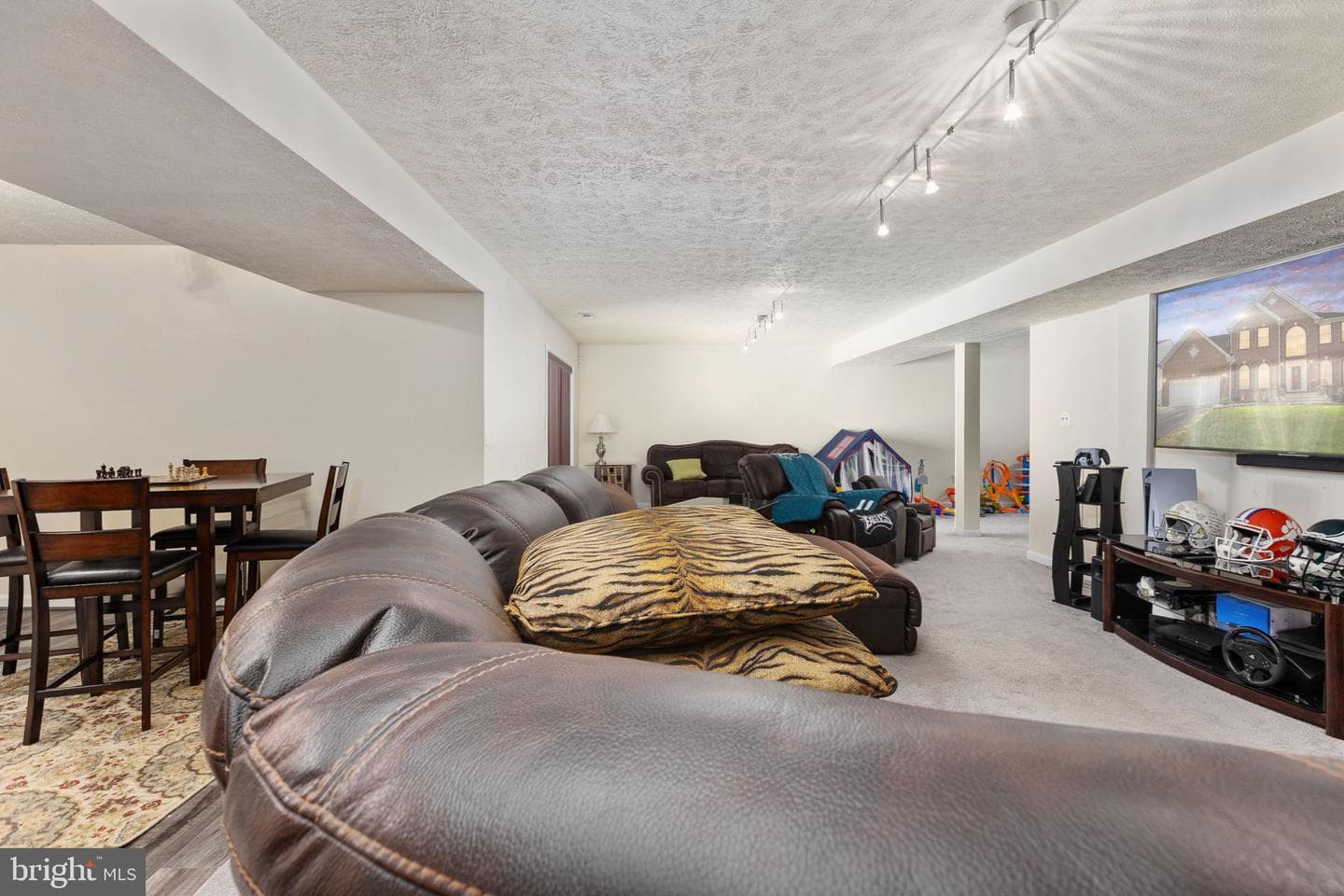 8 Saint Richards Court photo 79