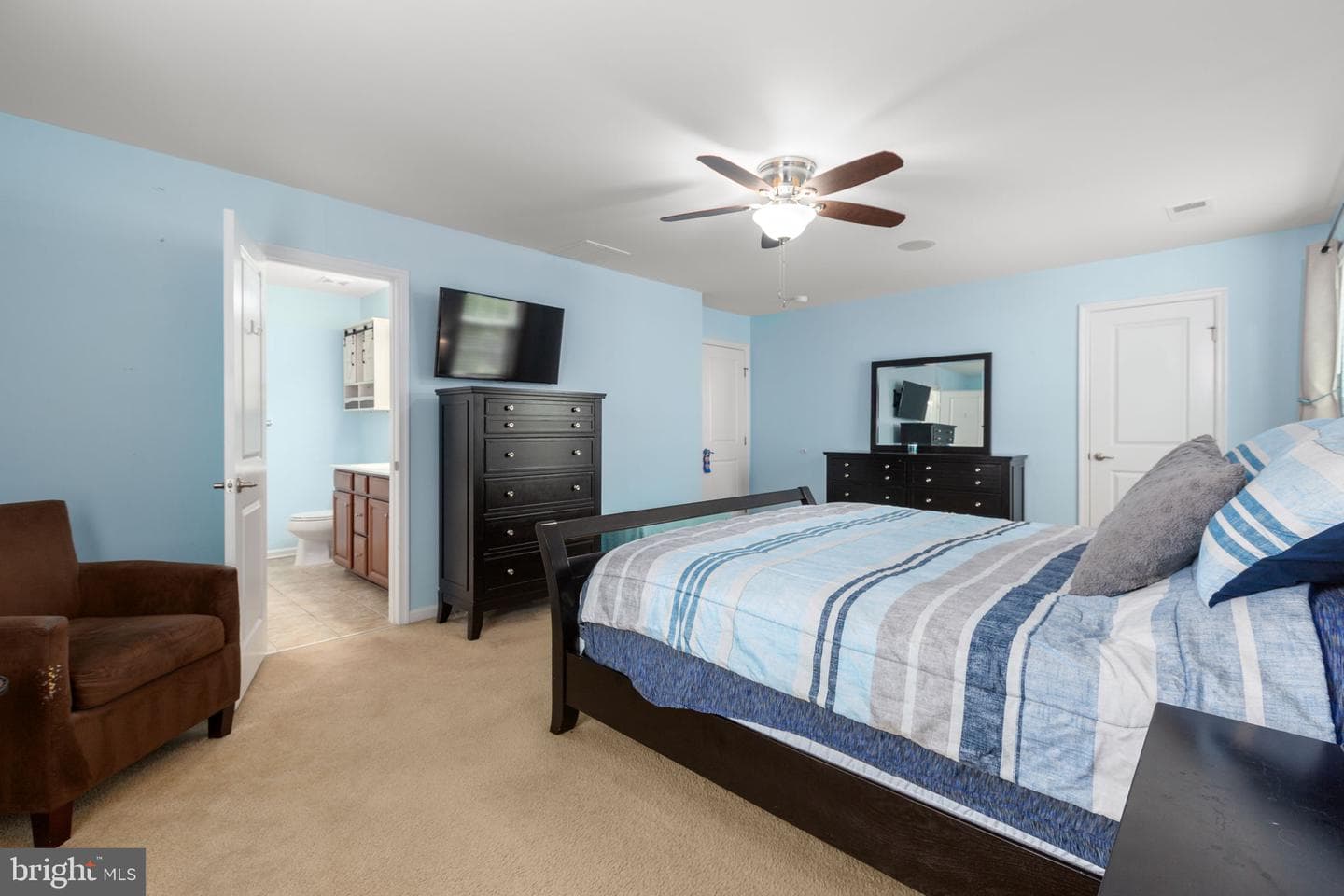 47 Queensland Dr photo 19