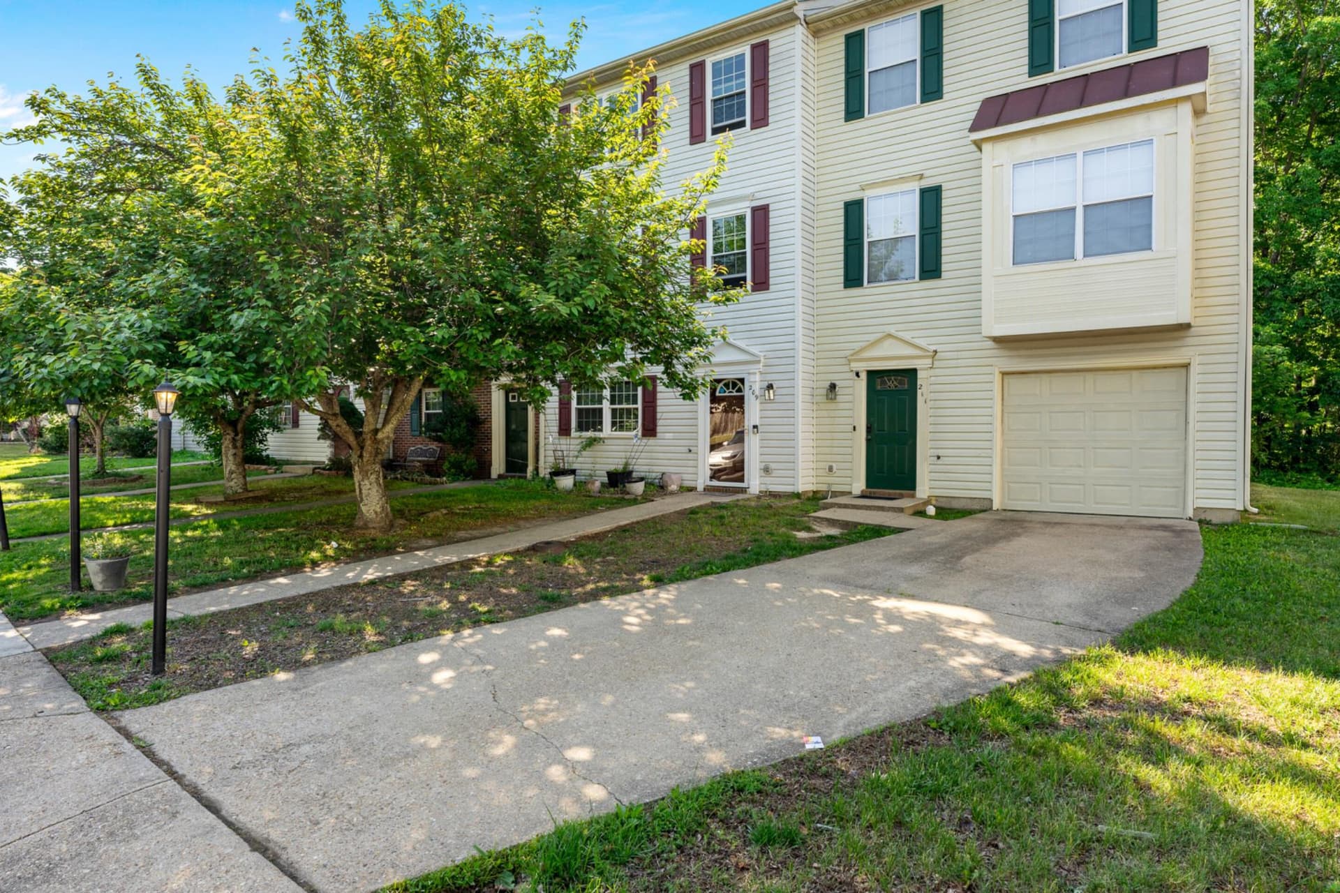 209 Clint Ln photo 2