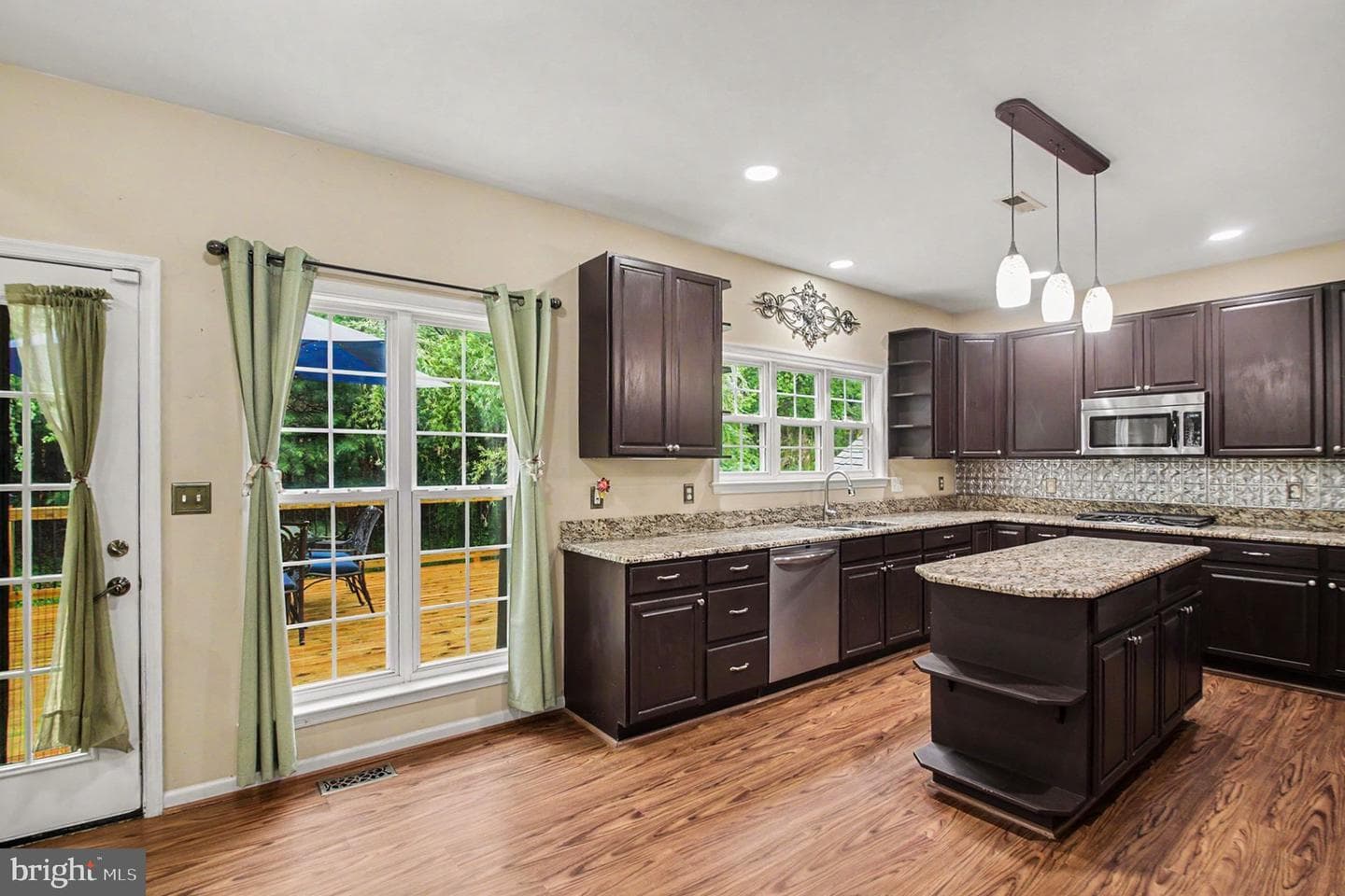 89 Tavern Road photo 17