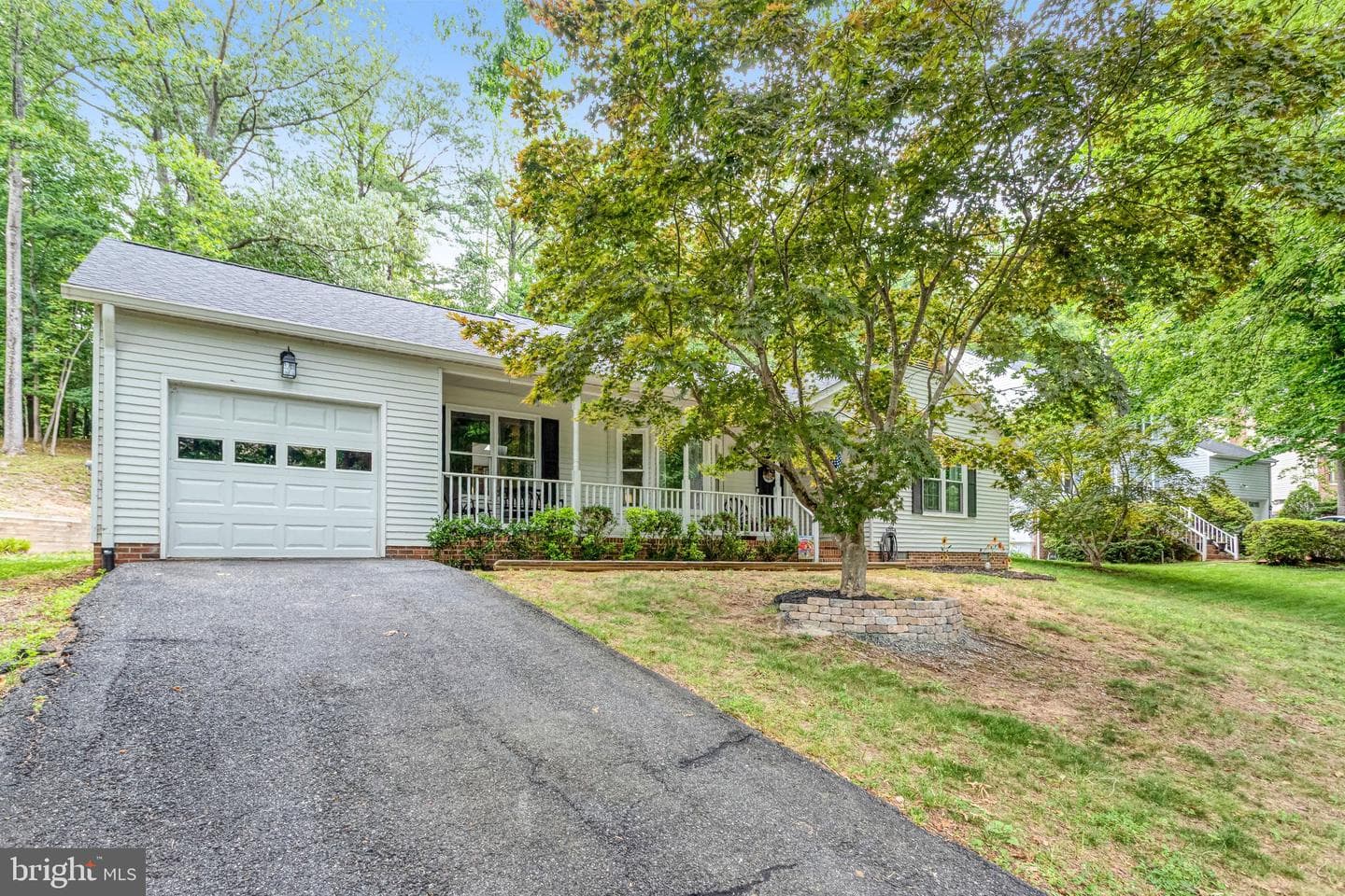2051 Farragut Drive photo 3