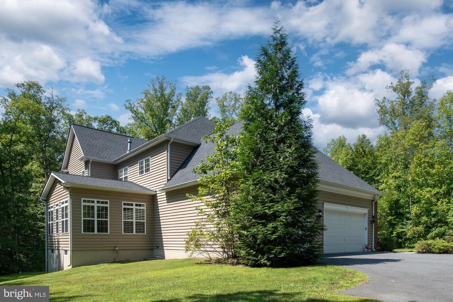425 Wakerobin Drive photo 108