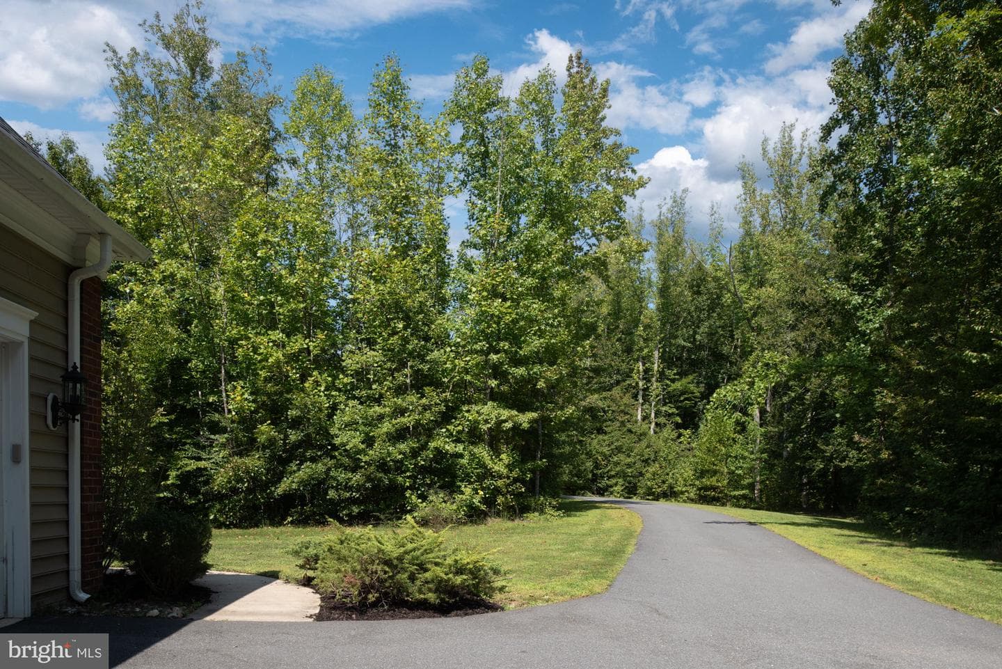 425 Wakerobin Drive photo 109
