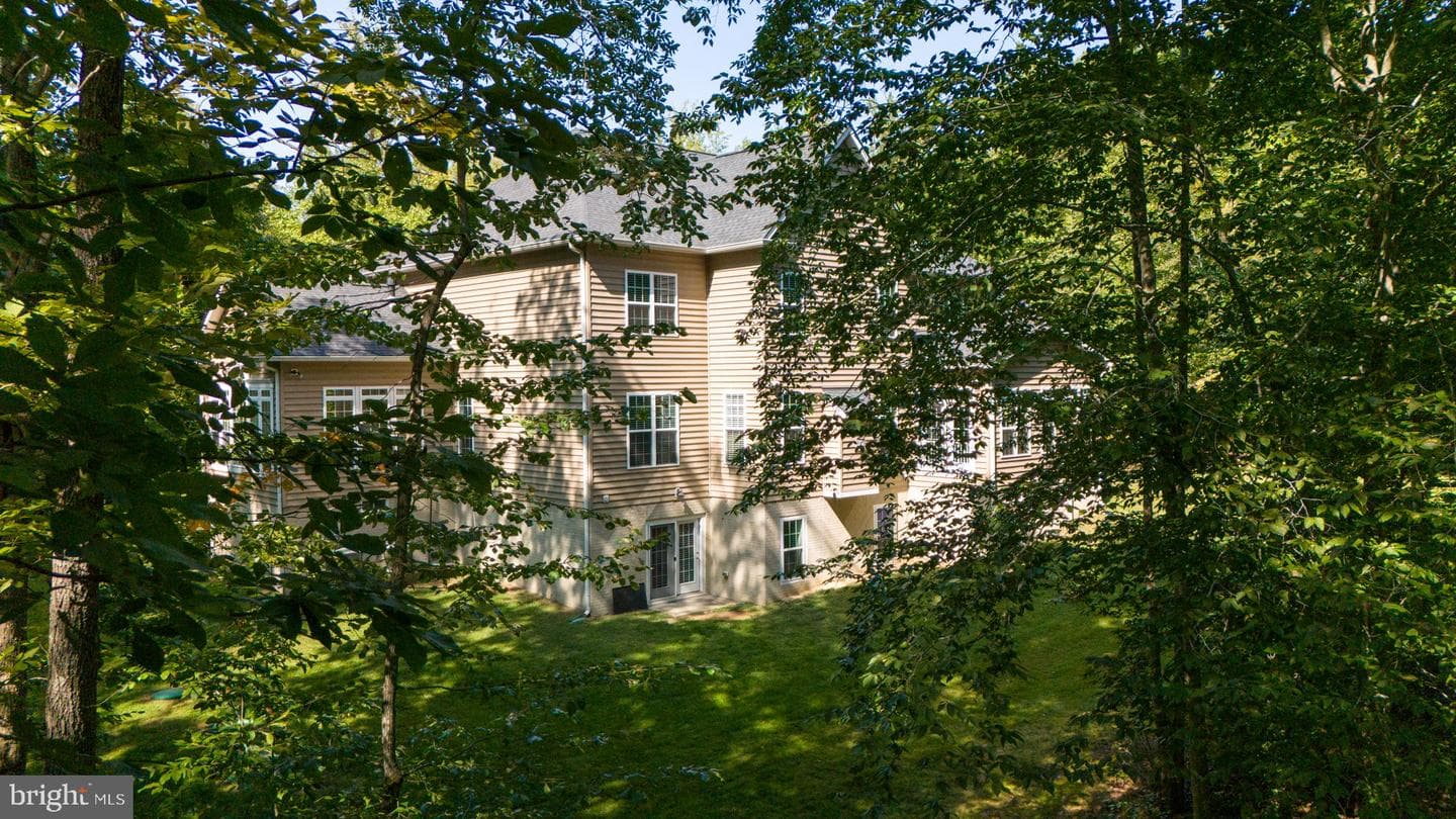 425 Wakerobin Drive photo 118