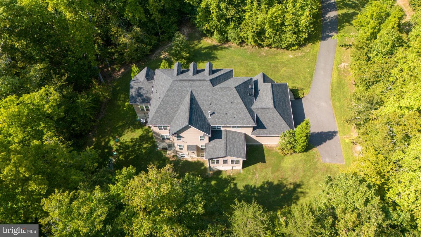 425 Wakerobin Drive photo 133