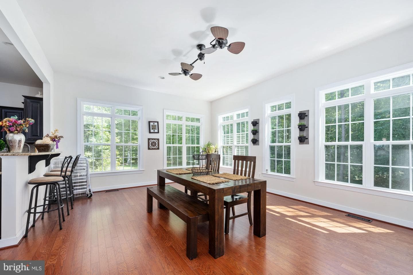 425 Wakerobin Drive photo 32