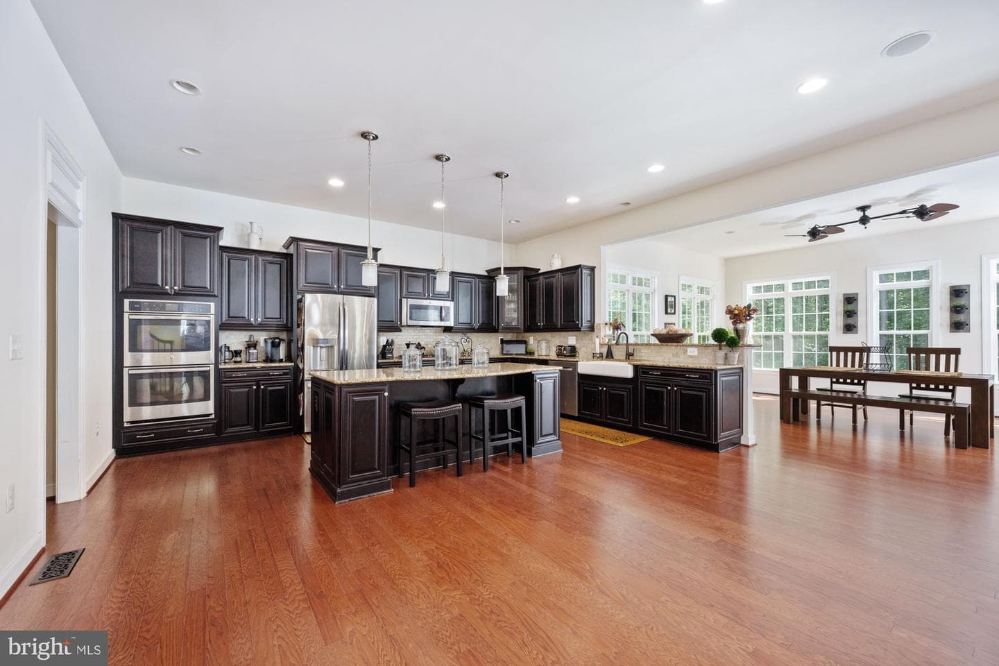 425 Wakerobin Drive photo 34