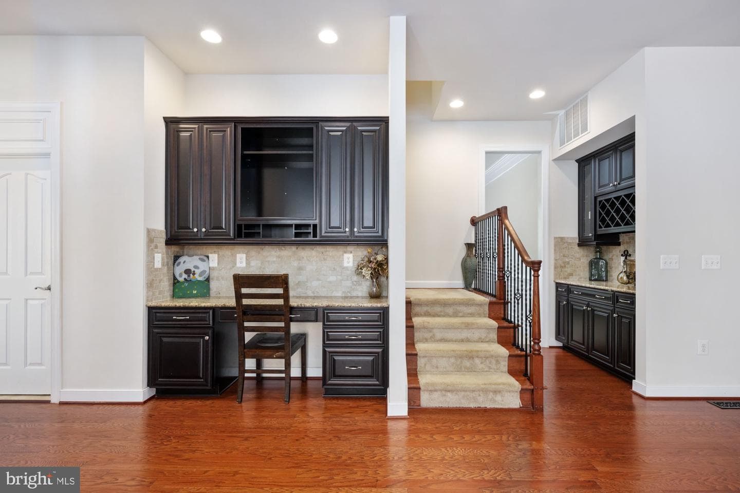 425 Wakerobin Drive photo 41
