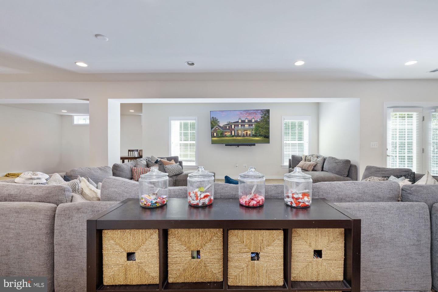 425 Wakerobin Drive photo 82