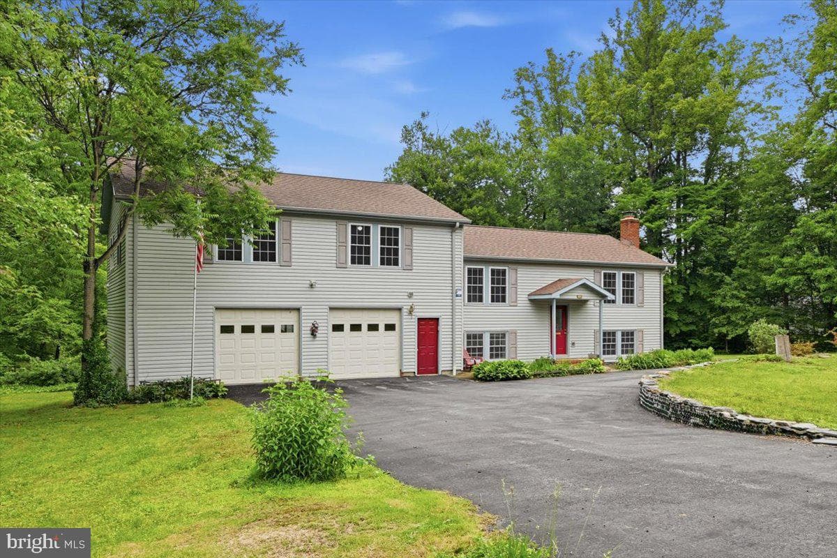 1022 Lakeview Drive photo 3