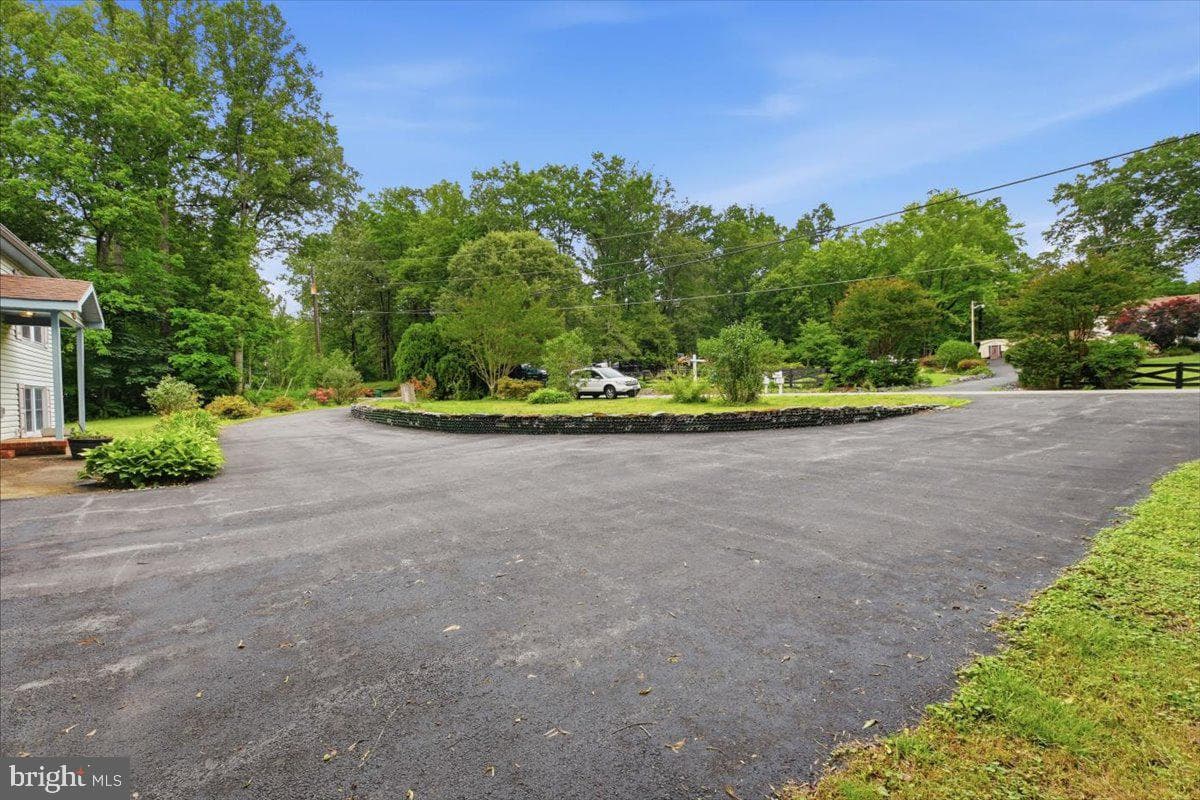 1022 Lakeview Drive photo 4