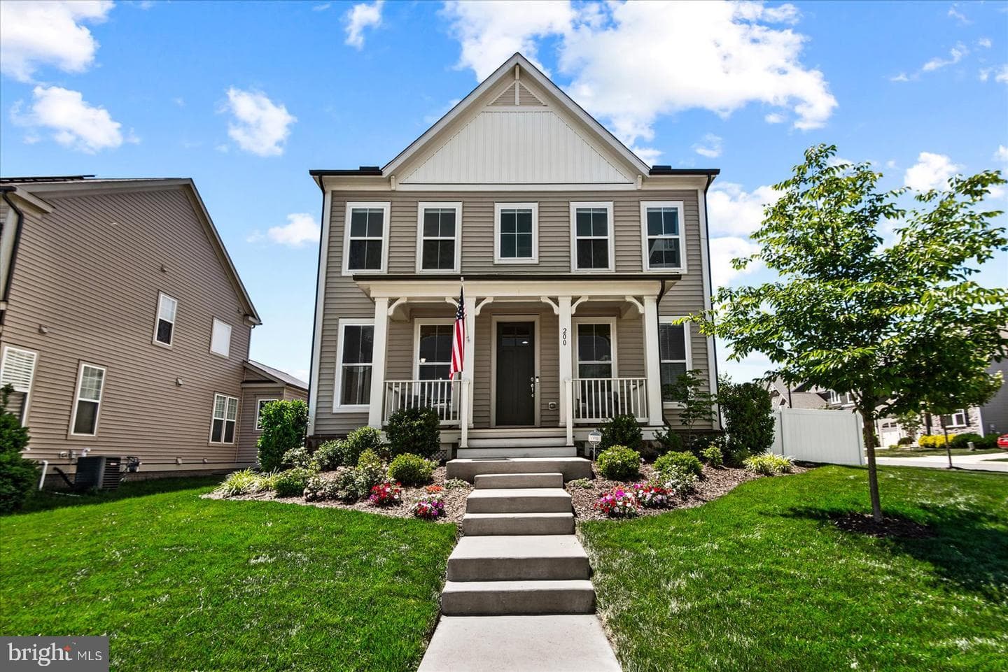 200 Hosta Way photo 2