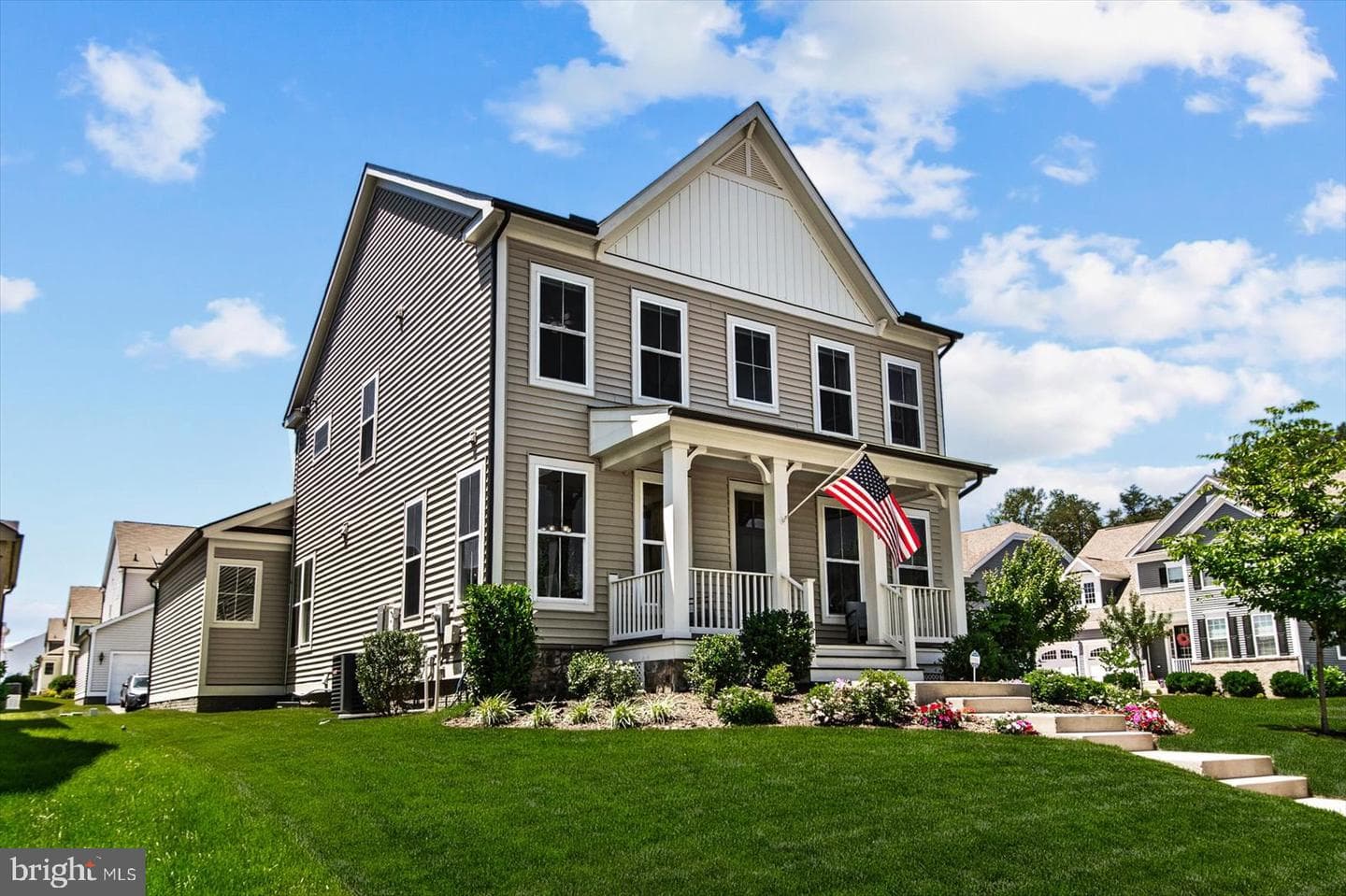 200 Hosta Way photo 3