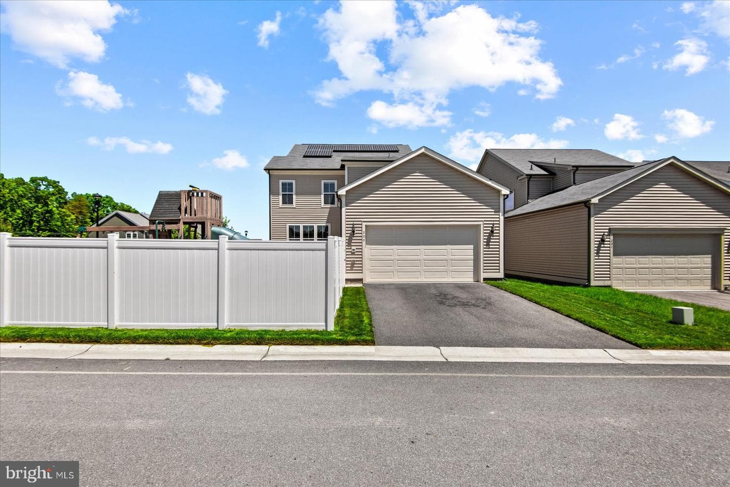 200 Hosta Way photo 60