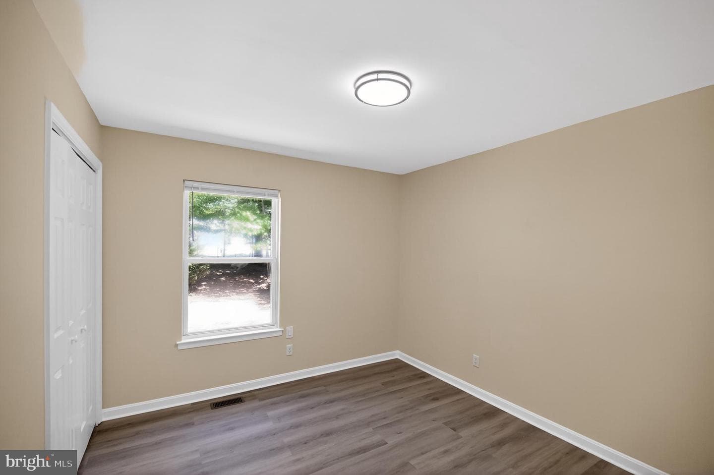 9 West Briar Drive photo 6