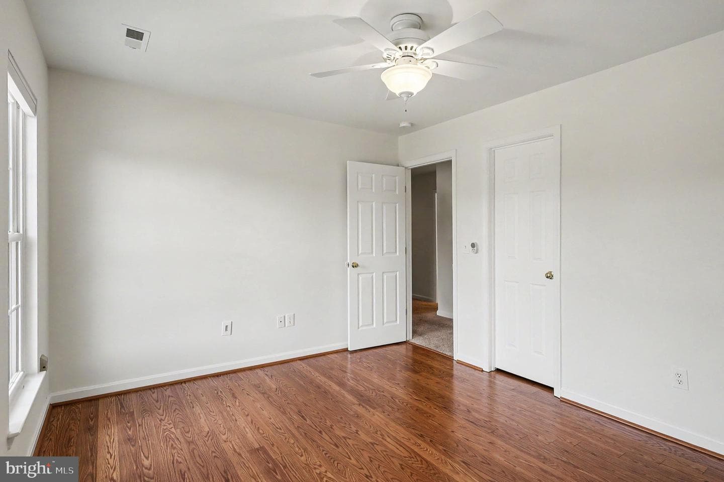 48 Newbury Drive photo 26