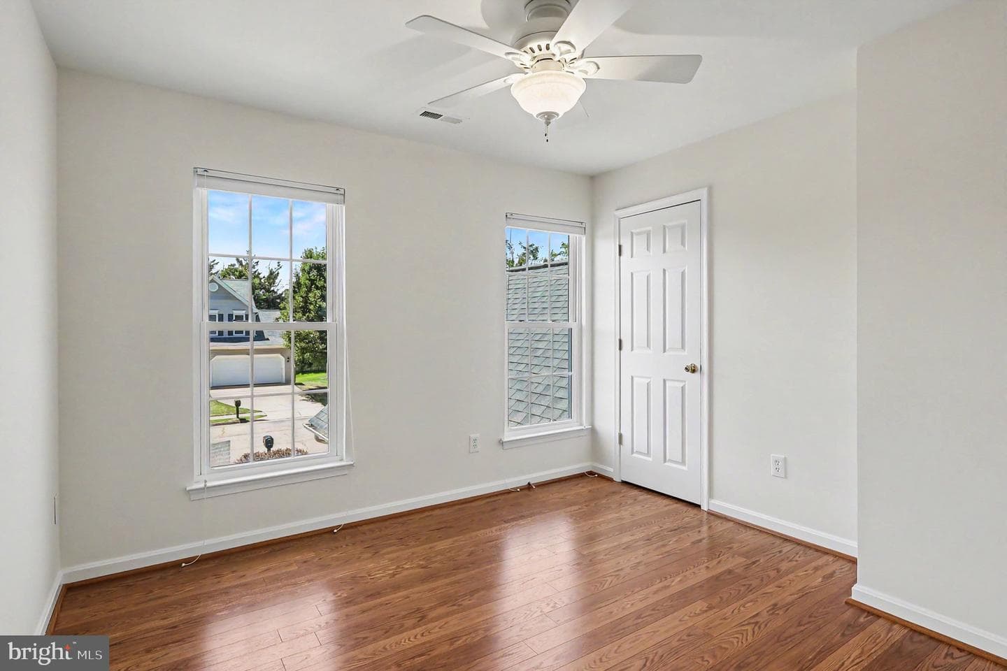 48 Newbury Drive photo 27