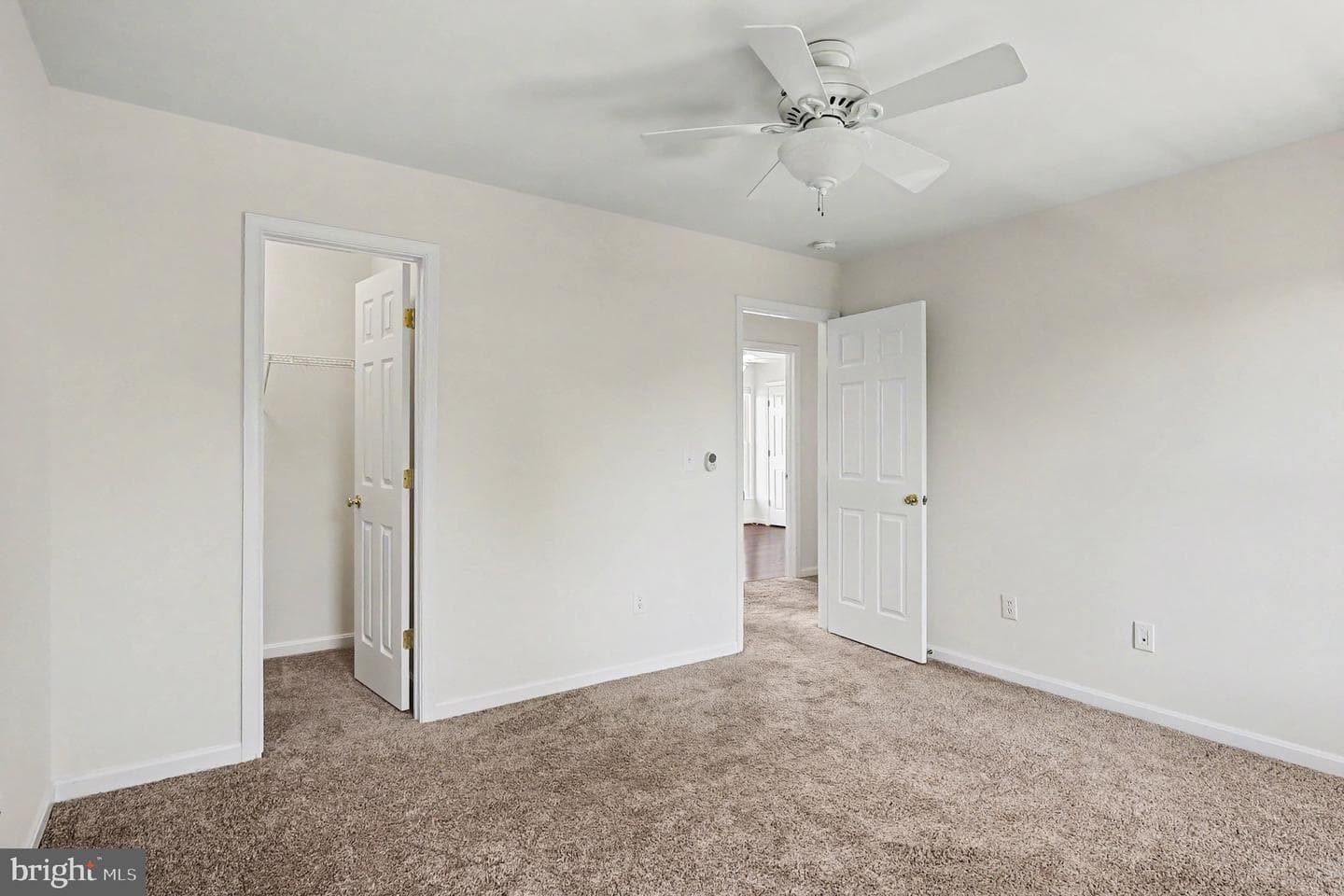 48 Newbury Drive photo 30