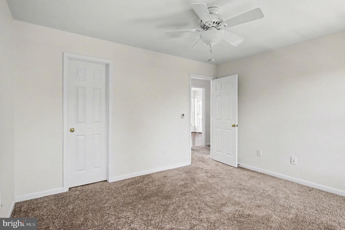 48 Newbury Drive photo 31
