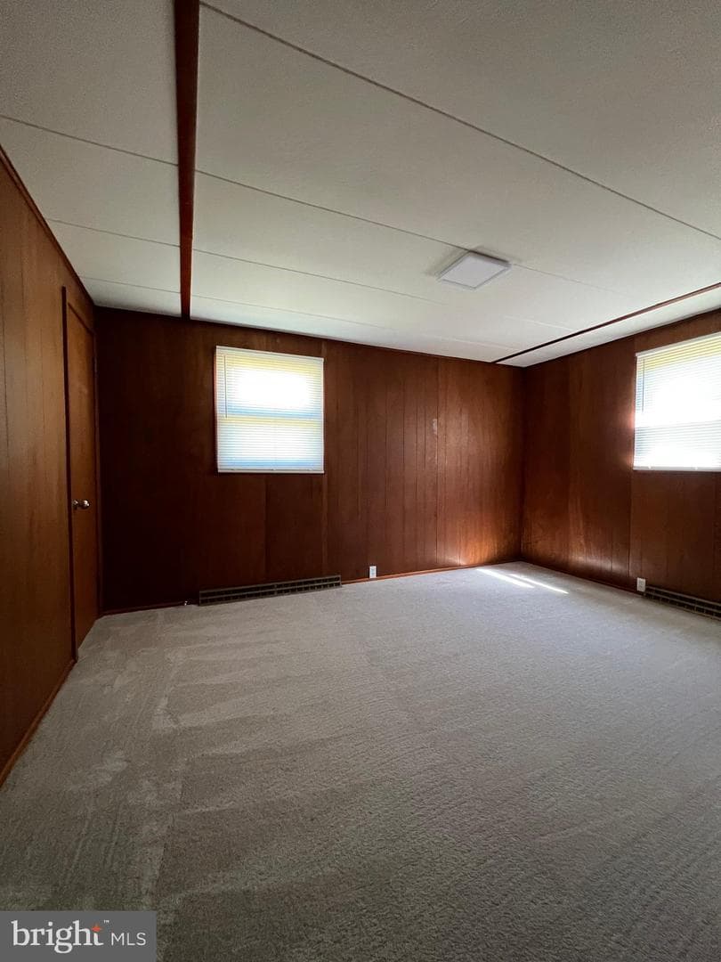 100 Leeland Road photo 11